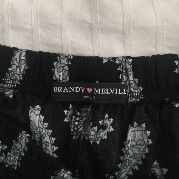 Cute black and white paisley shorts - Picture 3 of 3
